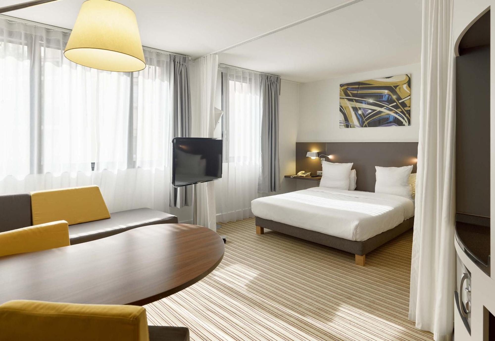 B&B Hotel Rueil-Malmaison Gare Екстериор снимка