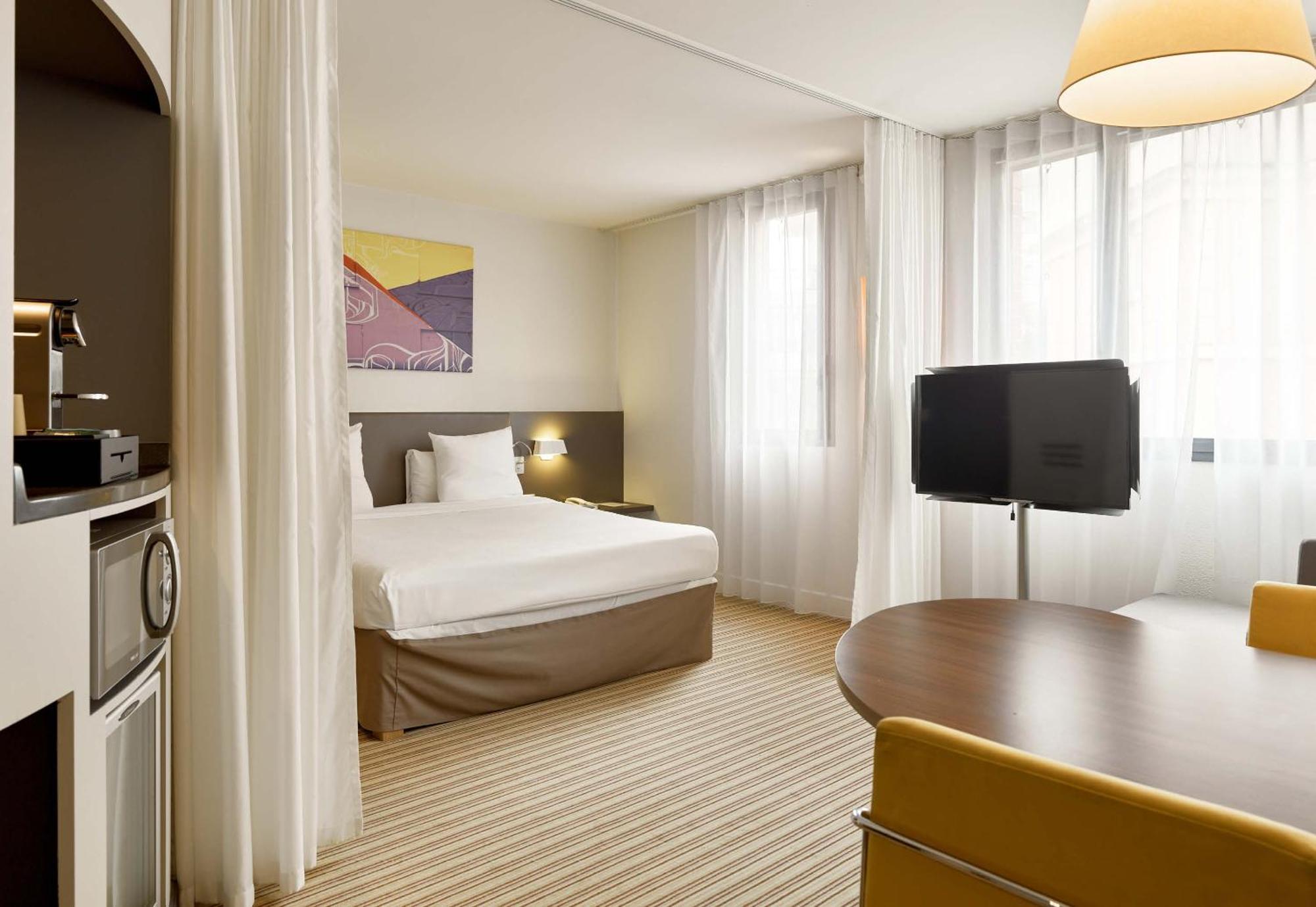 B&B Hotel Rueil-Malmaison Gare Екстериор снимка