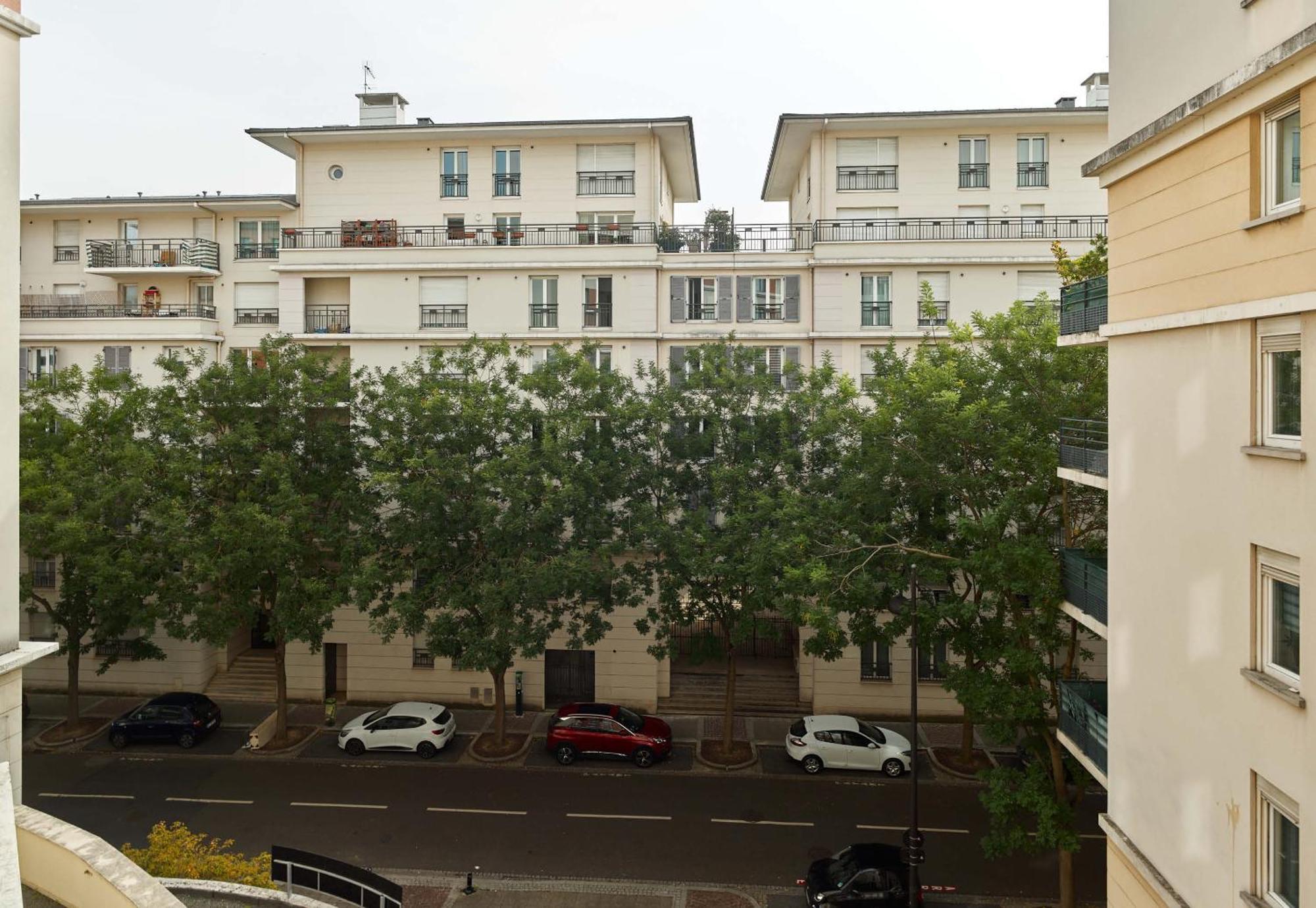 B&B Hotel Rueil-Malmaison Gare Екстериор снимка