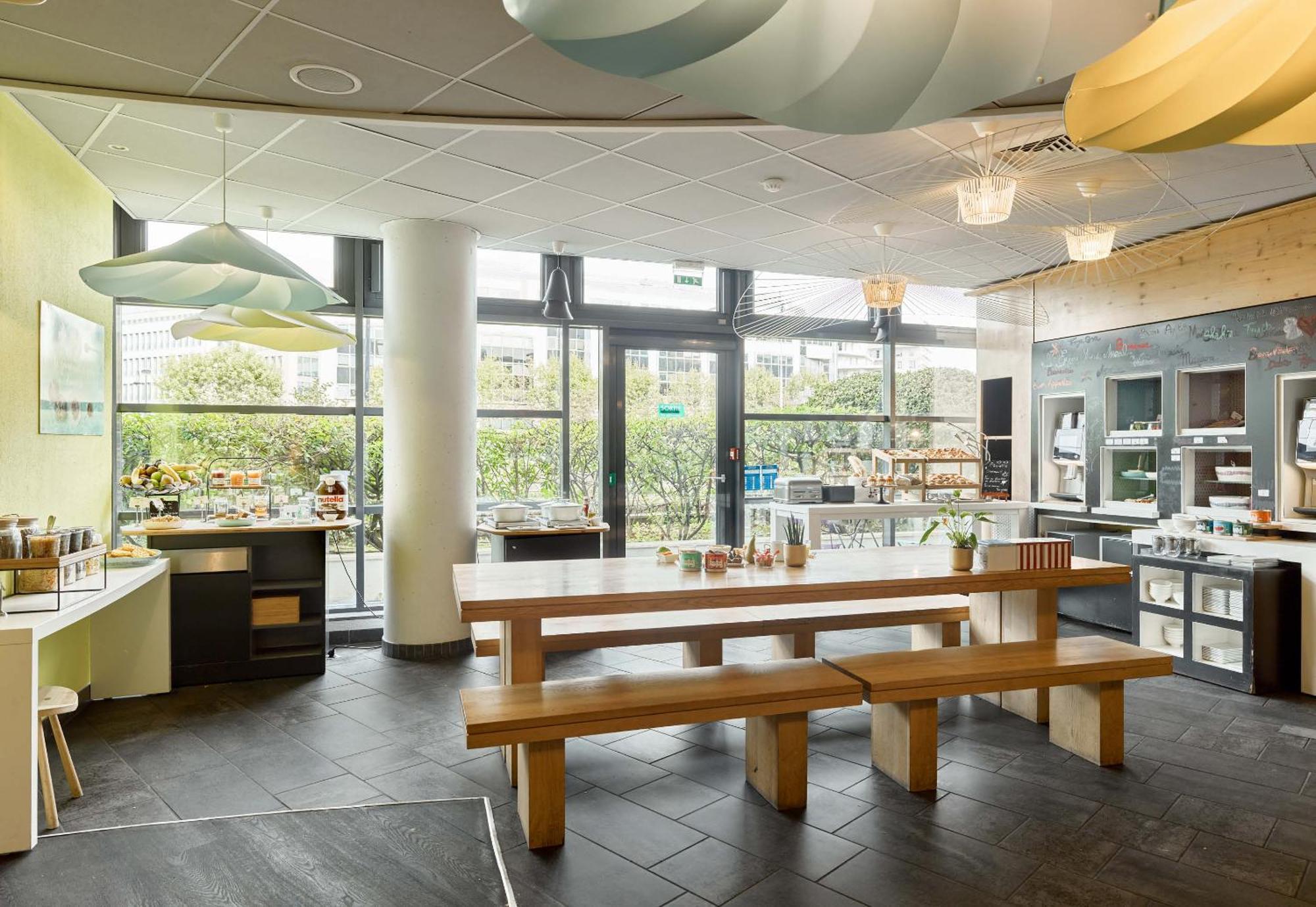 B&B Hotel Rueil-Malmaison Gare Екстериор снимка