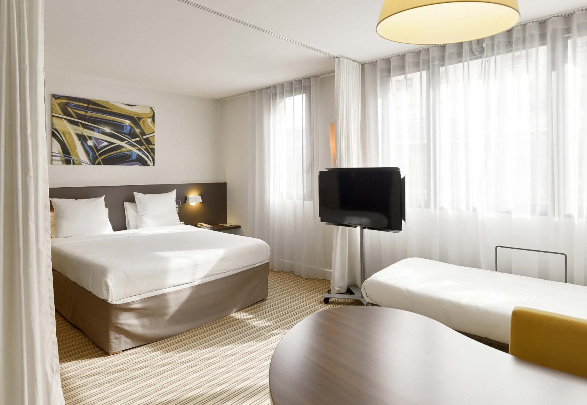 B&B Hotel Rueil-Malmaison Gare Екстериор снимка