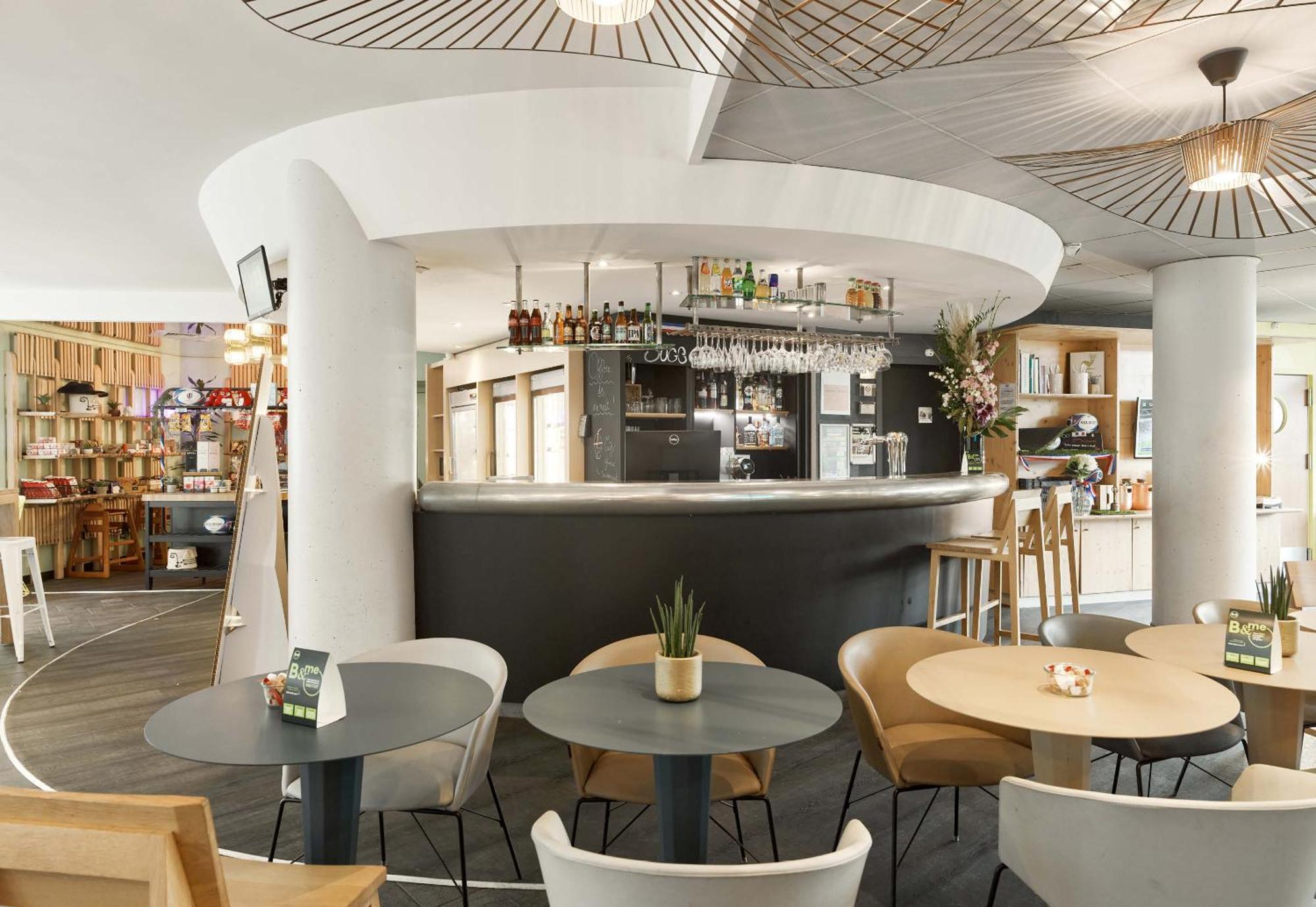 B&B Hotel Rueil-Malmaison Gare Екстериор снимка