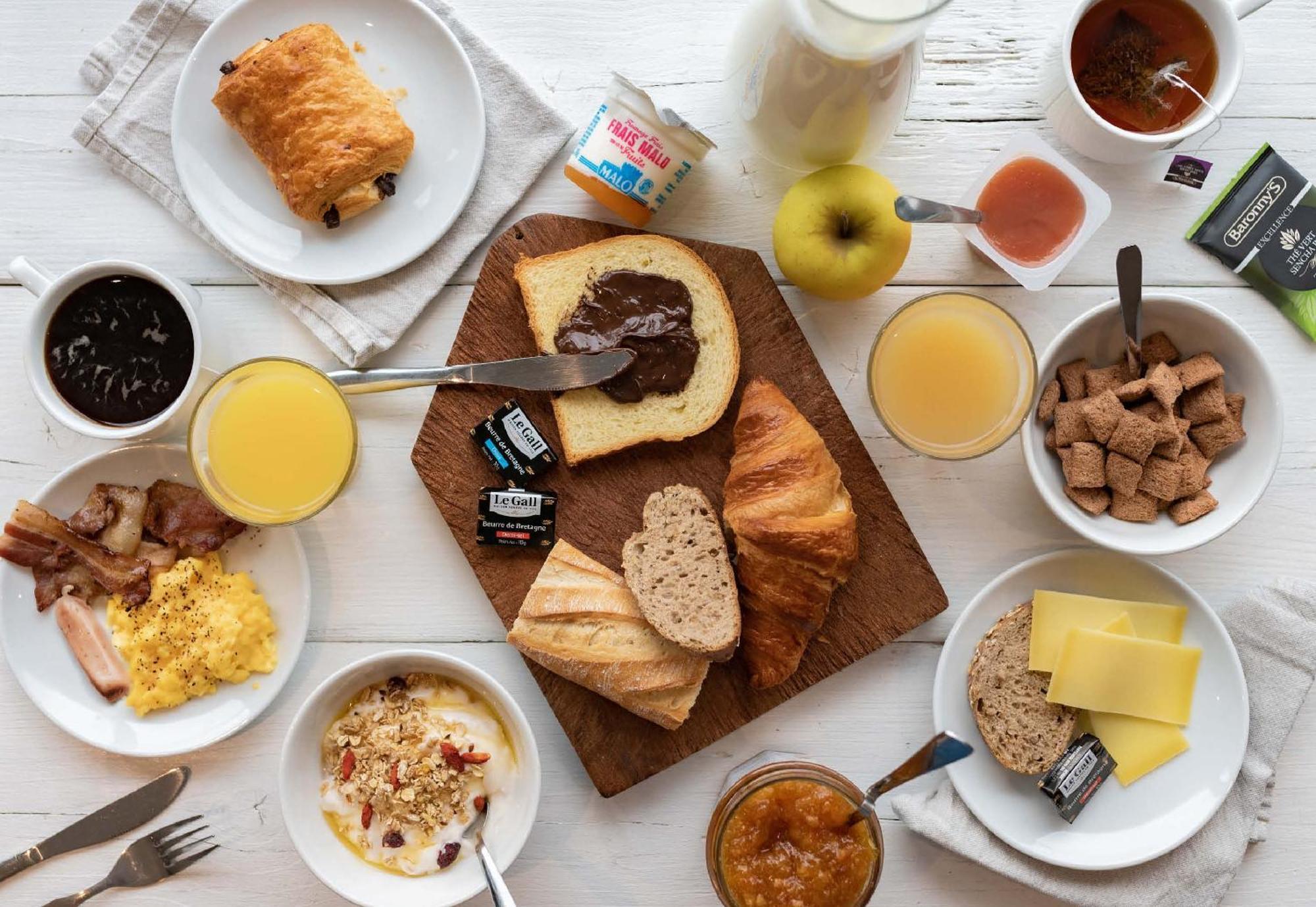 B&B Hotel Rueil-Malmaison Gare Екстериор снимка