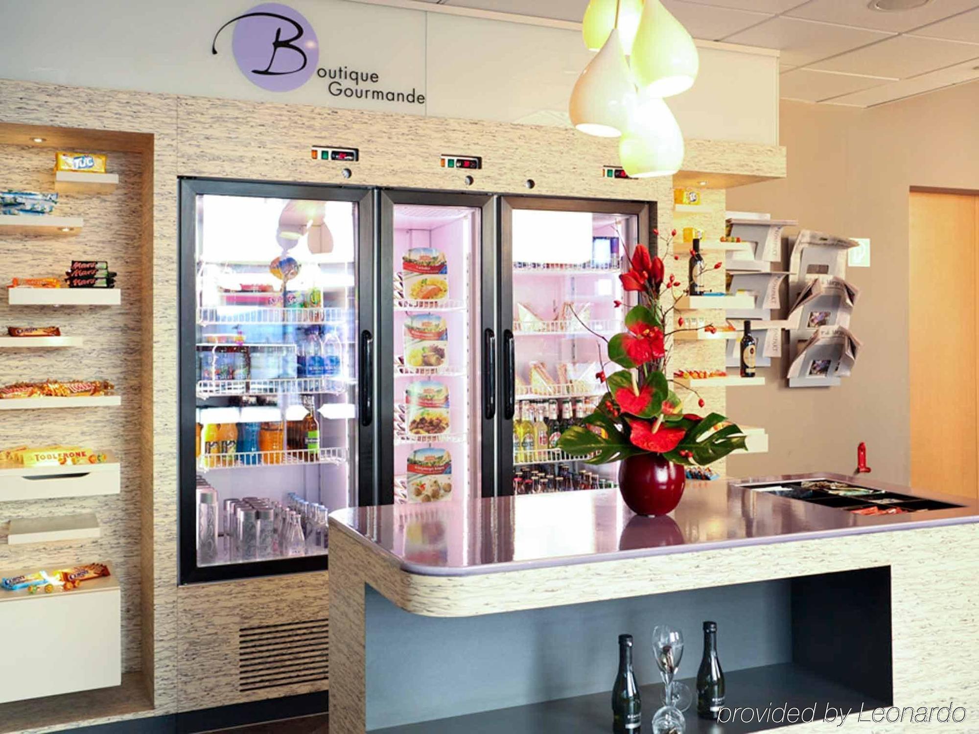 B&B Hotel Rueil-Malmaison Gare Екстериор снимка