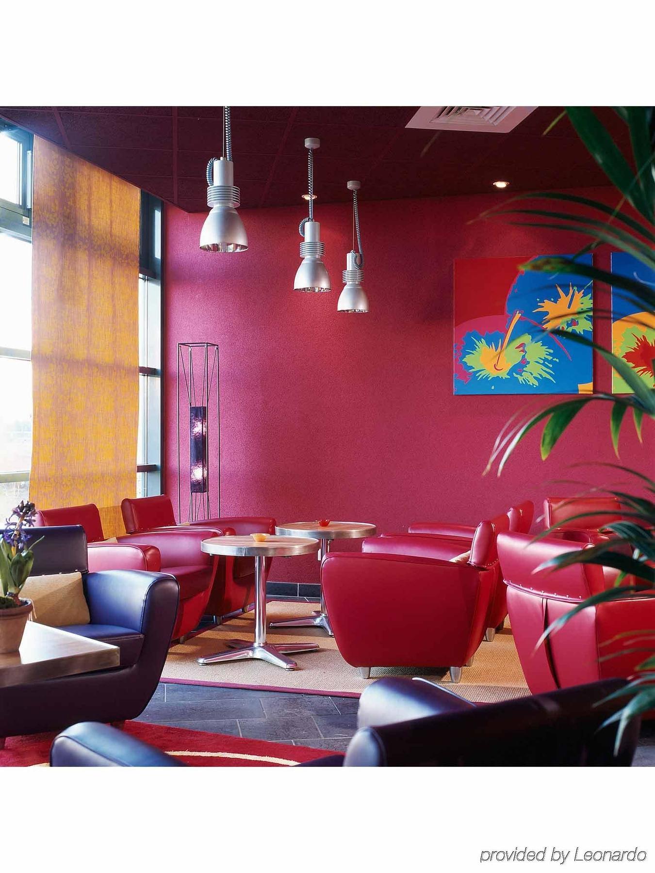 B&B Hotel Rueil-Malmaison Gare Екстериор снимка