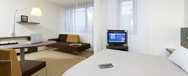 B&B Hotel Rueil-Malmaison Gare Екстериор снимка