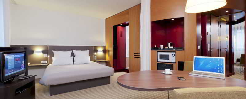 B&B Hotel Rueil-Malmaison Gare Екстериор снимка