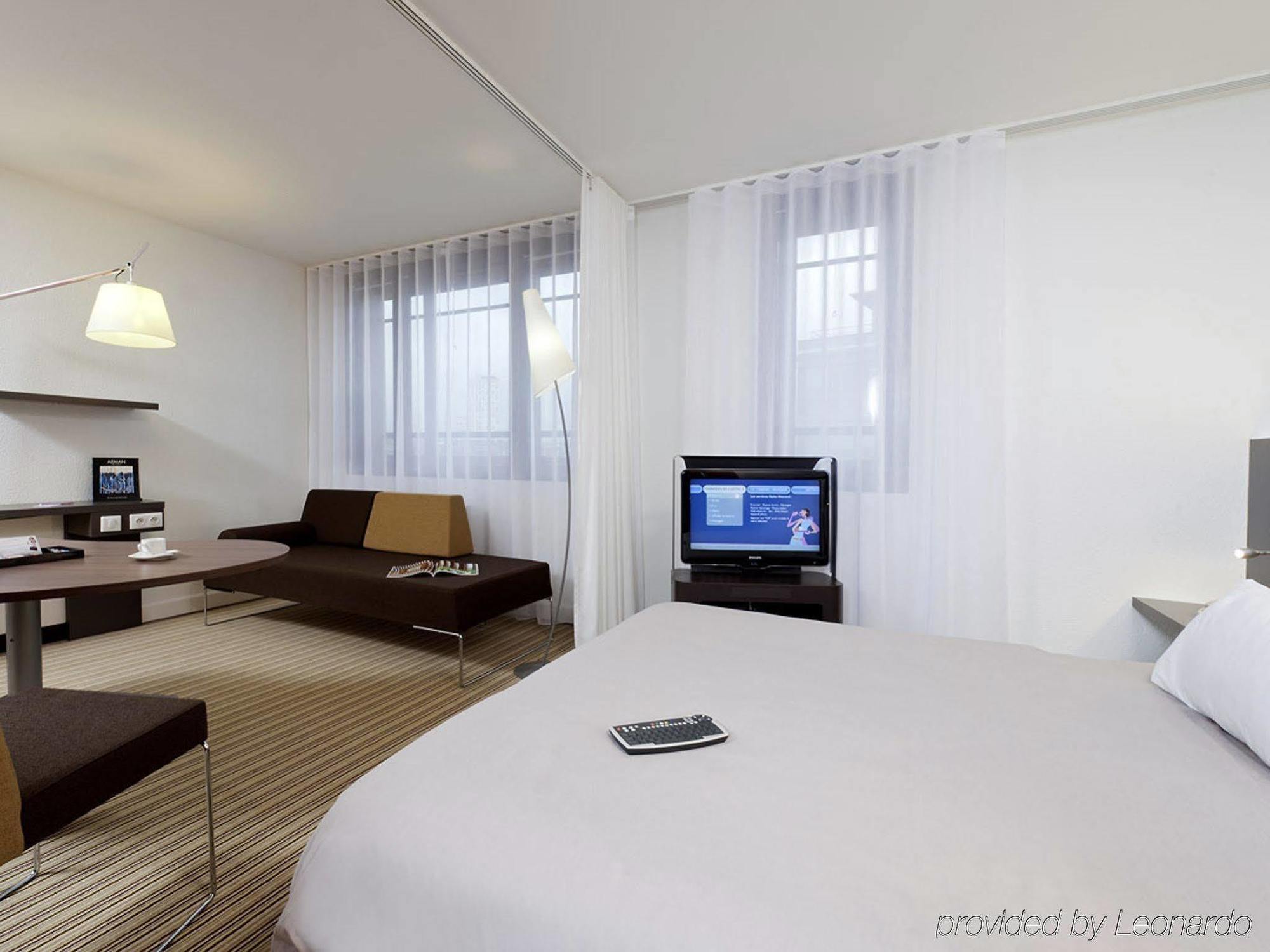 B&B Hotel Rueil-Malmaison Gare Екстериор снимка