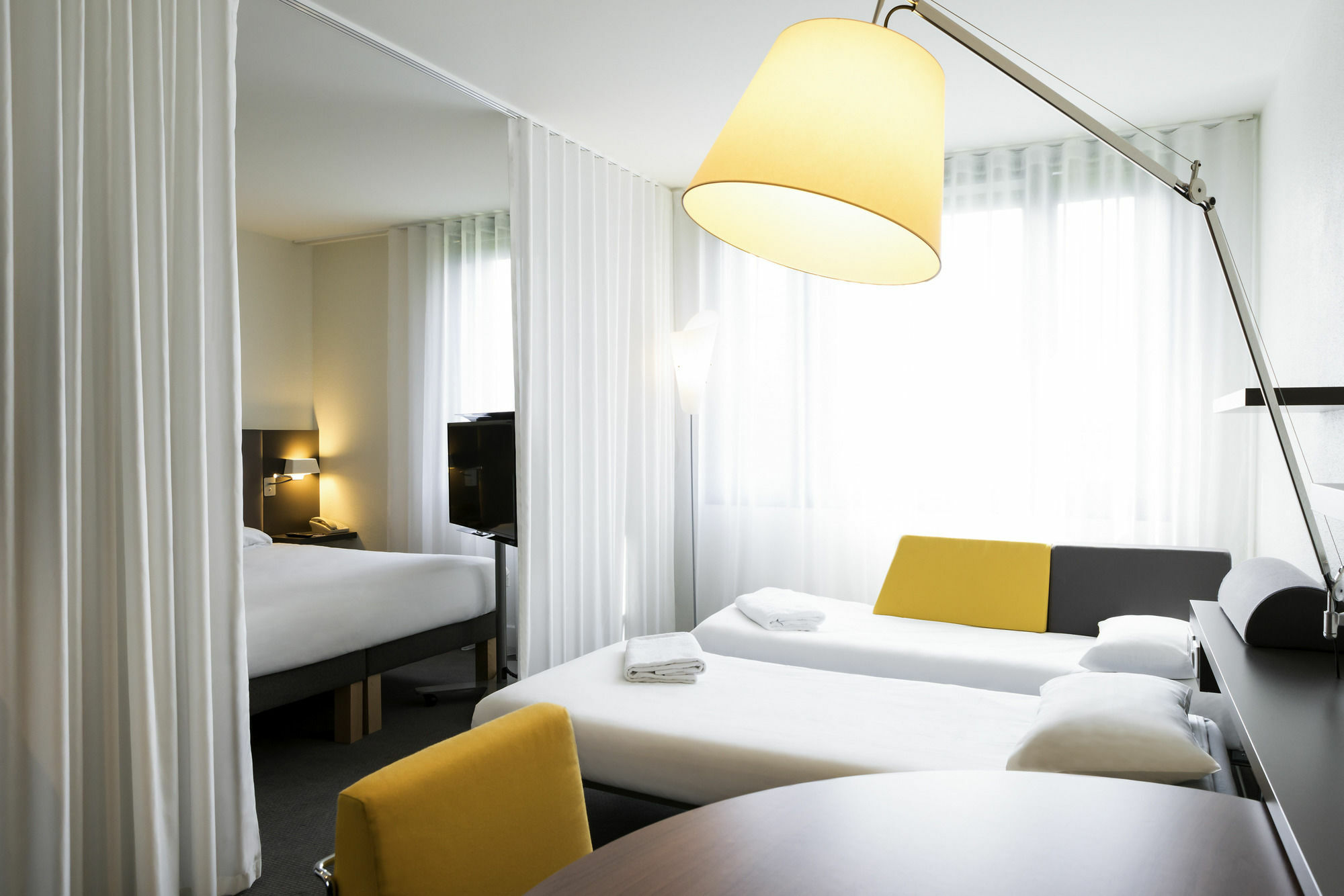 B&B Hotel Rueil-Malmaison Gare Екстериор снимка