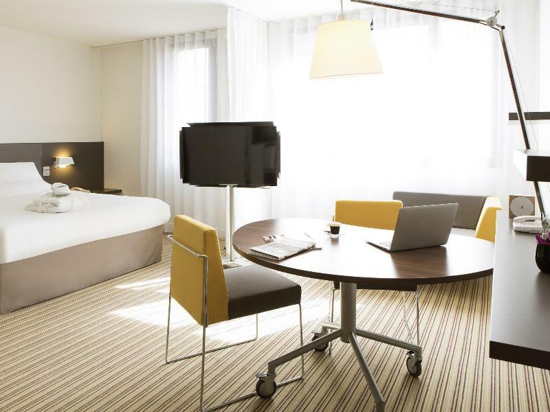 B&B Hotel Rueil-Malmaison Gare Екстериор снимка